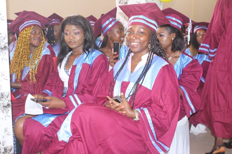La promotion réunie pour la remise des diplômes.